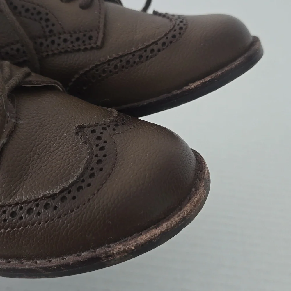 Janie and Jack Leather Wing Tip Shoe Boys sz. 10